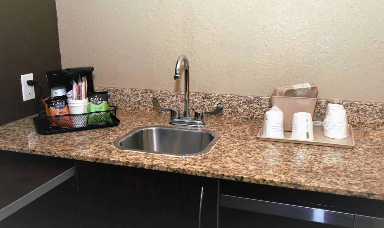 Microtel Inn & Suites By Wyndham Jacksonville Airport Exterior photo