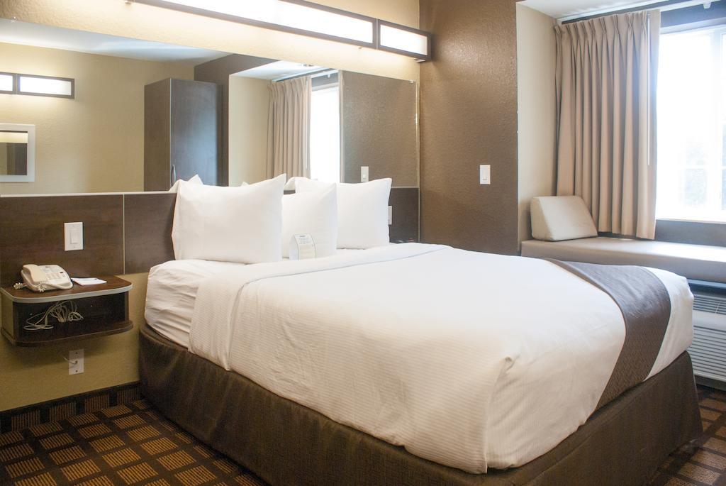 Microtel Inn & Suites By Wyndham Jacksonville Airport Exterior photo